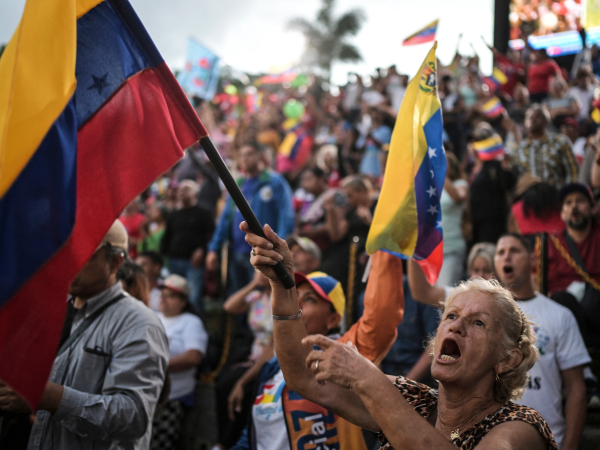 El Consejo Nacional Electoral oficializó a Nicolás Maduro como presidente de Venezuela. Desde entonces, Maduro ha intentado demostrar el apoyo de la población, aunque muchos cuestionan la transparencia del proceso. Las protestas se han extendido por diferentes partes de Venezuela.