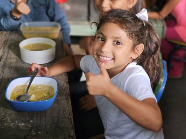 Según expertos, el Programa Nacional de Alimentación Escolar tiene un impacto positivo en la educación, pero se debe fortalecer.