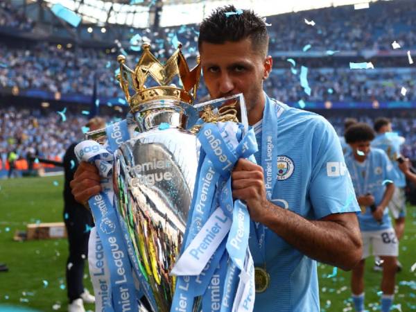 Rodri Hernández levantó la Premier League con Manchester City.