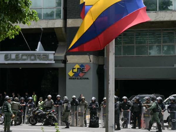 El Consejo Nacional Electoral (CNE) de Venezuela ha sido militarizado tras una ola de disturbios provocados por la reelección de Nicolás Maduro como presidente.