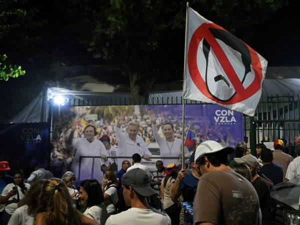 Un clima de tensión política se vive en Venezuela mientras se mantiene a la espera por el resultado oficial.