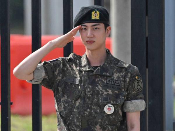 La megaestrella del pop coreano Jin, de la banda BTS, concluyó su servicio militar en Corea del Sur, siendo el primer integrante del grupo en completar el proceso obligatorio. A continuación los detalles.