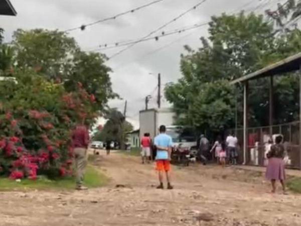 Pobladores de Catacamas observaron lo sucedido mientras se escuchaba el sonido de los disparos.