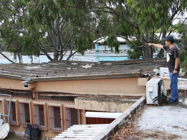 El predio donde actualmente se encuentra el centro comunal de la colonia Kennedy es una posible opción para construir el centro policlínico.