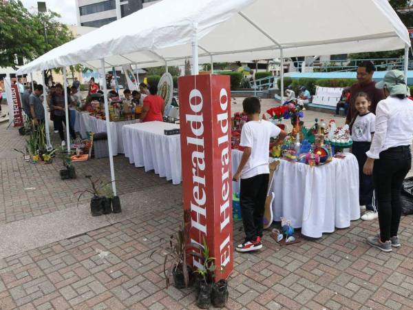 La feria de reciclaje es una actividad donde se muestra la creatividad de los niños, elaboran artículos de material reciclado y fue vendido.