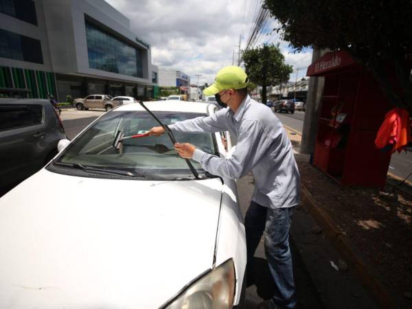 Cristofer Hernández realizó a través de EL HERALDO un llamado a la solidaridad y no juzgar a todos por las malas acciones que cometan unos pocos, asimismo clama por ayuda para encontrar un mejor trabajo.