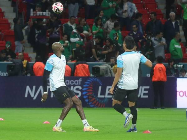 Yustin Arboleda fue rapado por sus compañeros de la Selección de Honduras.