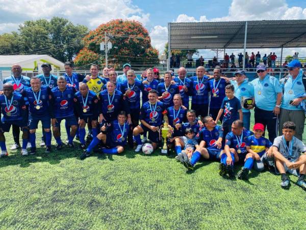 Motagua, liderado por varias exfiguras del equipo azul, se coronó campeón por tercera ocasión consecutiva de la Liga Máster.