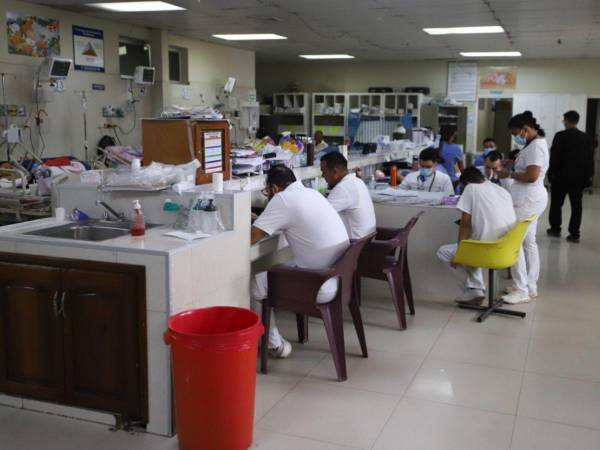 Las denuncias de abuso en la Facultad de Medicina y hospitales no son nuevas. Al Conadeh también han llegado reportes sobre maltrato, vejámenes y hasta afectación de la salud por parte de estudiantes de Medicina.