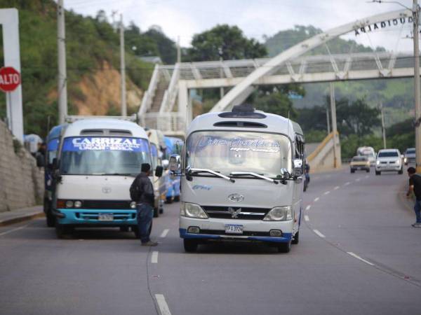 Rafael Barahona advirtió que la Policía Nacional desalojará a los transportistas que tengan bloqueado el paso haciendo uso de grúas.