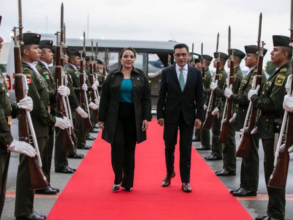 La presidenta viajó a México la tarde de este domingo 29 de septiembre.