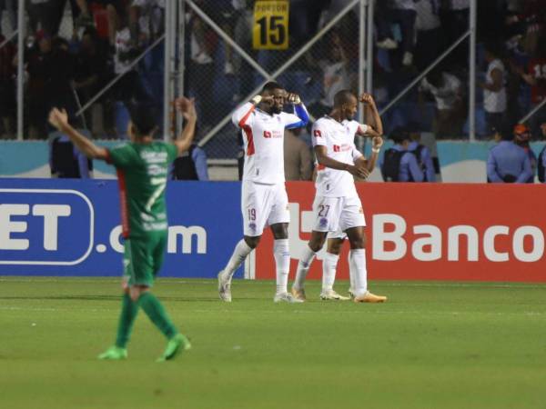 Con goles de Arboleda y Chirinos, Olimpia está en ventaja en la gran final y acaricia la copa de campeón.