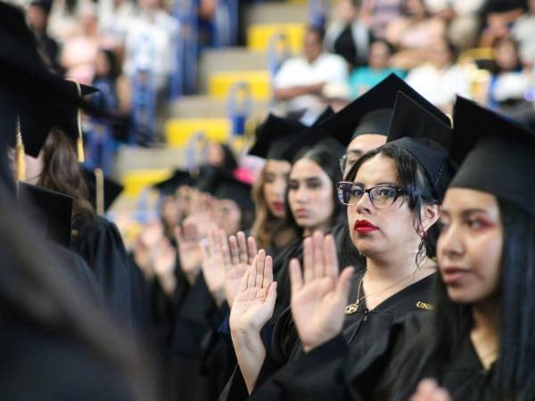 La Universidad Nacional Autónoma de Honduras (UNAH) celebró sus graduaciones este viernes 27 de septiembre, donde 1,564 nuevos profesionales recibieron sus títulos.