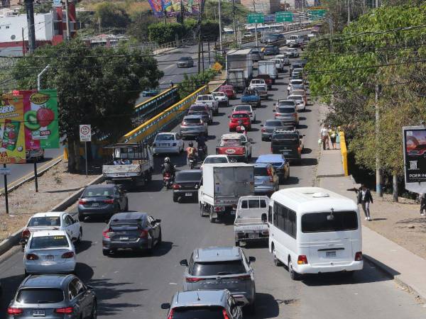 En el Distrito Central los propietarios de los más de 578 mil automotores pagarán más este año por la Tasa Vial Municipal debido al reajuste anual establecido por la pasada administración municipal.