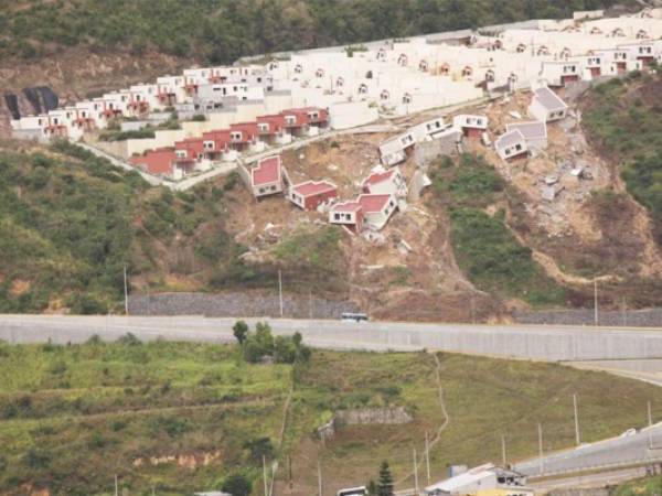 Al menos once viviendas se han venido abajo en el proyecto Ciudad del Ángel.