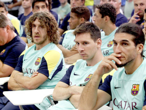 TOPSHOTS(FromL) Barcelona's captain Carles Puyol, Barcelona's Argentinian forward Lionel Messi and Barcelona's goalkeeper Jose Manuel Pinto attend a press conference given by Barcelona's President Sandro Rosell in Barcelona on July 19, 2013. Rosell confirmed during a news conference today that coach Tito Vilanova stepped down because he has suffered a relapse of cancer. AFP PHOTO/ QUIQUE GARCIA