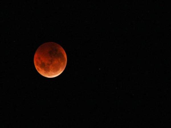 El primer eclipse lunar del año se registró en abril.