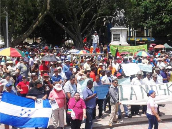 Marcha del Día del Trabajador en la capital de Honduras. (Foto: Alex Pérez)