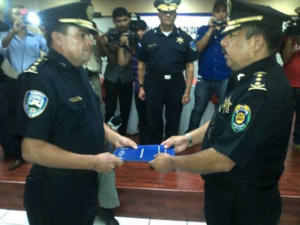 Al menos seis movimientos en los mandos superiores de la Policía Nacional se oficializaron en una ceremonia celebrada este miércoles en un hotel capitalino. (Fotos: Alex Pérez)