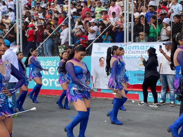 Este año las palillonas del Central también se robaron las miradas con sus looks y sus pasos.