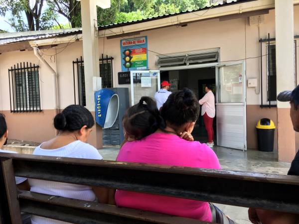 Al igual que en el Hato de Enmedio el Cliper de El Sitio estaba lleno de personas con síntomas de dengue