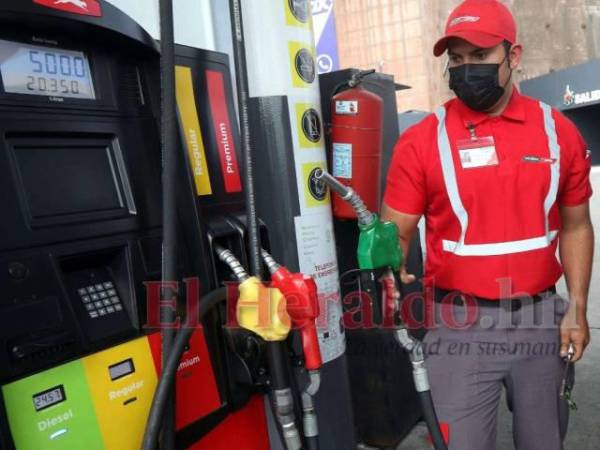 Los carburantes seguirán bajando en el mercado interno.