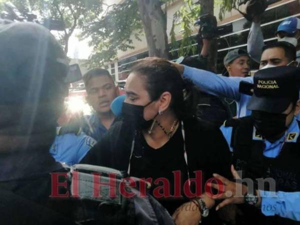 Rosa Elena de Lobo es acusada por los delitos de fraude continuado y apropiación indebida mientras era la primera dama de Honduras desde 2010 a 2014.