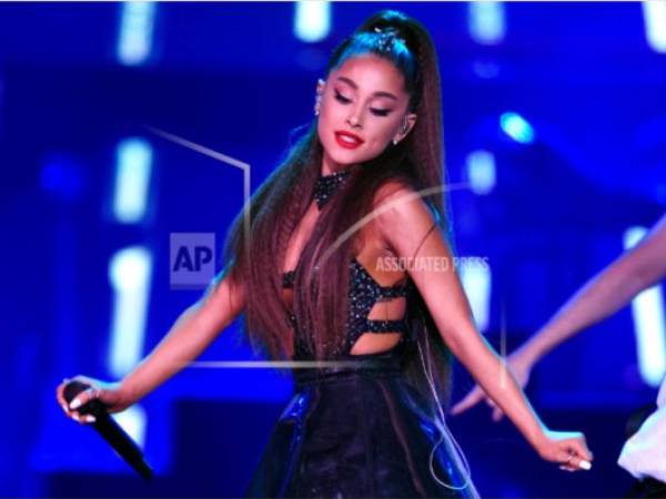 En esta foto de archivo del 2 de junio de 2018, Ariana Grande actúa en Wango Tango en Bank of California Stadium en Los Angeles.