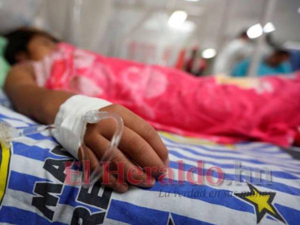 Los casos de dengue siguen en incremento en Honduras.