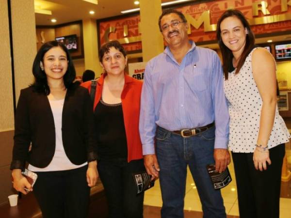 Glenda Estrada, Elizabeth Figueroa, Nolban Medrano y Gabriela Chávez.