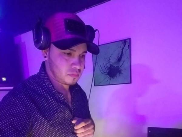 Frnklin Del Cid, DJ hondureño que se destaca en los Estados Unidos.