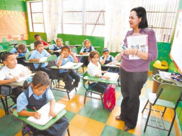 Los padres de familia destacan el loable compromiso de los docentes.