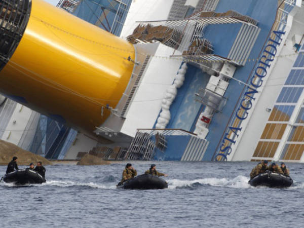 FILE - This is a Monday, Jan. 23, 2012. file photo of Italian Navy scuba divers as they return after working on the grounded cruise ship Costa Concordia off the Tuscan island of Giglio, Italy. Divers searching the capsized Costa Concordia cruise ship found four more bodies Wednesday Feb. 22, 2012, including that of a missing 5-year-old Italian girl, authorities said. (AP Photo/Pier Paolo Cito, File)