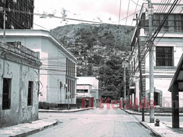 Era una ciudadela provinciana, era cierto, pero no tan desagradable como había imaginado.