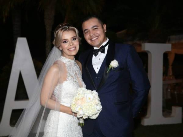 Los novios Alejandra Estrada y Luis Núñez. Crédito: EL HERALDO/Jimmy Argueta