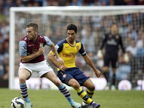 Arsenal ganó 3-0 en su visita al Aston Villa.