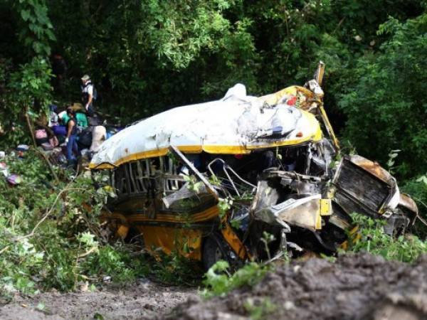 Accidente de un bus en San Juan de Opoa, Copán, al occidente de Honduras, que dejó 14 personas muertas.