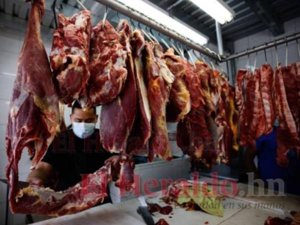 Adalid Irías aclaró que los precios descritos son de “carne popular” y no de cortes finos o especiales en algunos supermercados.