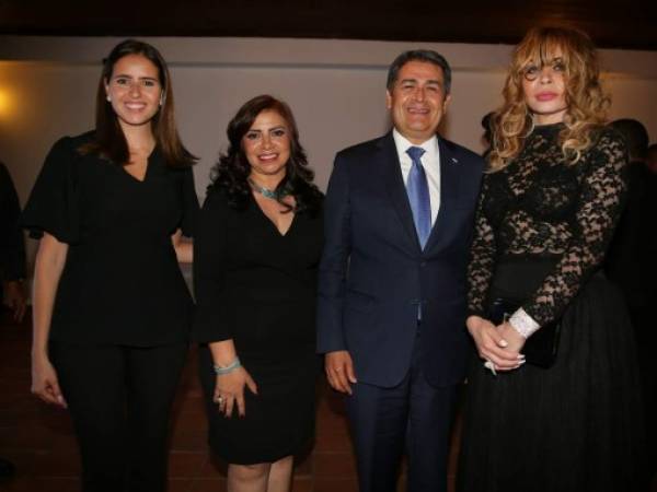 María Andrea Matamoros, Belinda Ortiz, Juan Orlando Hernández y Suyapa de Montenegro. Foto Jimmy Argueta