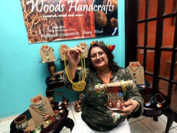 “Reviso mis piezas detalladamente para que una jamás se parezca a otra”, dijo Vianey Woods.