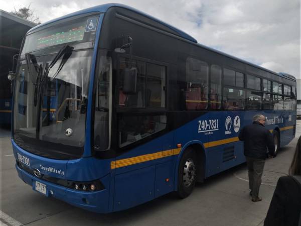 Los transportistas de la capital han viajado a varios países para conocer el funcionamiento y experiencia de los buses eléctricos. Estos funcionan en Colombia.