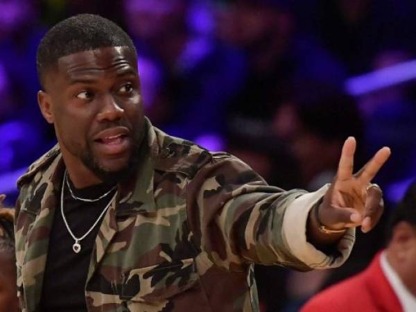 En esta foto de archivo del 29 de enero de 2019, el actor Kevin Hart durante la segunda mitad de un partido de baloncesto de la NBA entre los Lakers de Los Ángeles y los 76ers de Filadelfia en Los Ángeles. Fotos. Agencia AP.