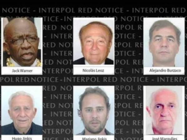 Interpol emite alerta rojas contra dos exresponsables de la FIFA.