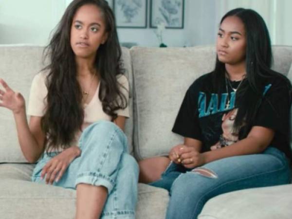 Malia y Sasha Obama mientras dan la entrevista a la productora Netflix. Foto: @AaliyahApp