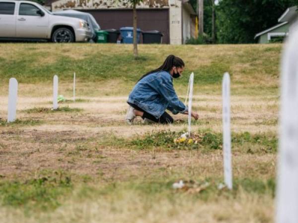 Un hombre adulto murió y 11 sufrieron heridas no graves, dijo la policía. Foto: AFP