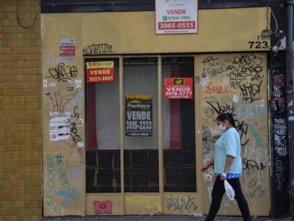 Muchos negocios no tenían fondos suficientes para soportar el congelamiento de la actividad durante tres meses y no volverán a abrir después de que pase la emergencia sanitaria. Foto: AFP