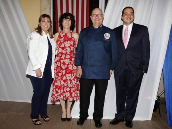 Devorah Ponciano, Julie Torres, Guillermo Pernot y Gabriel Vargas