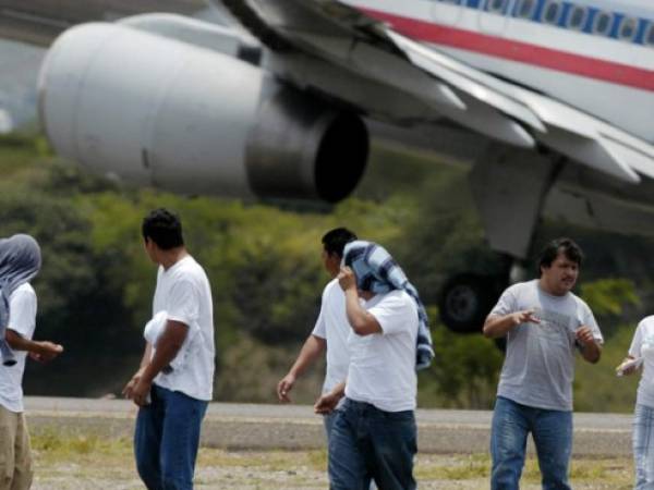 El gobierno del presidente de Estados Unidos, Donald Trump, defiende una línea dura con la inmigración irregular que ha sido el eje de su gobierno y de la campaña que lo llevó a la Casa Blanca.