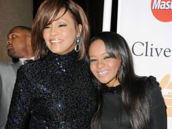 Whitney Houston junto a Bobbi Kristina Brown.