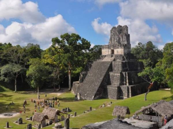 Una panorámica de la ciudad de Tikal.